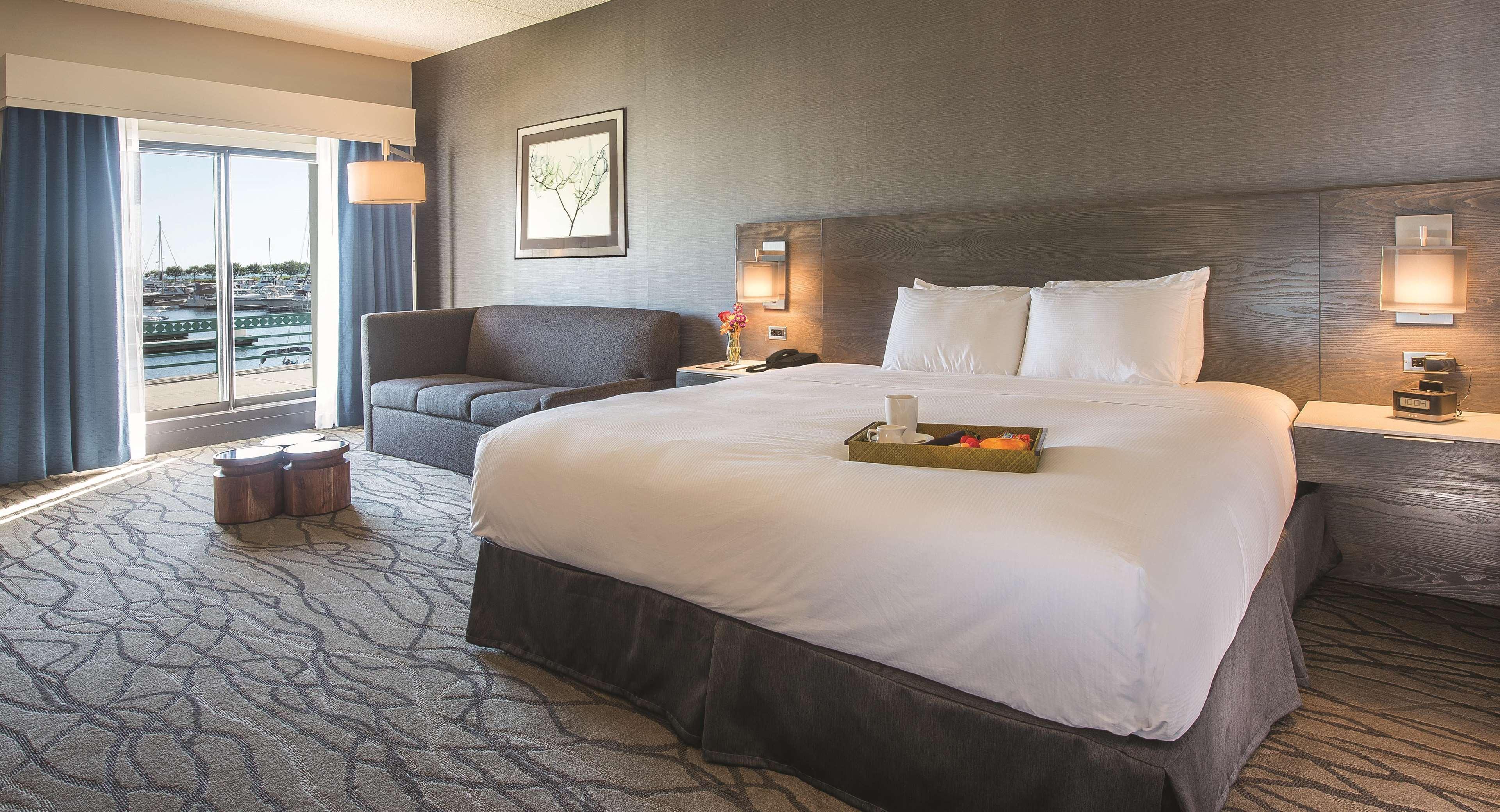 Doubletree By Hilton Racine Harbourwalk Hotell Exteriör bild