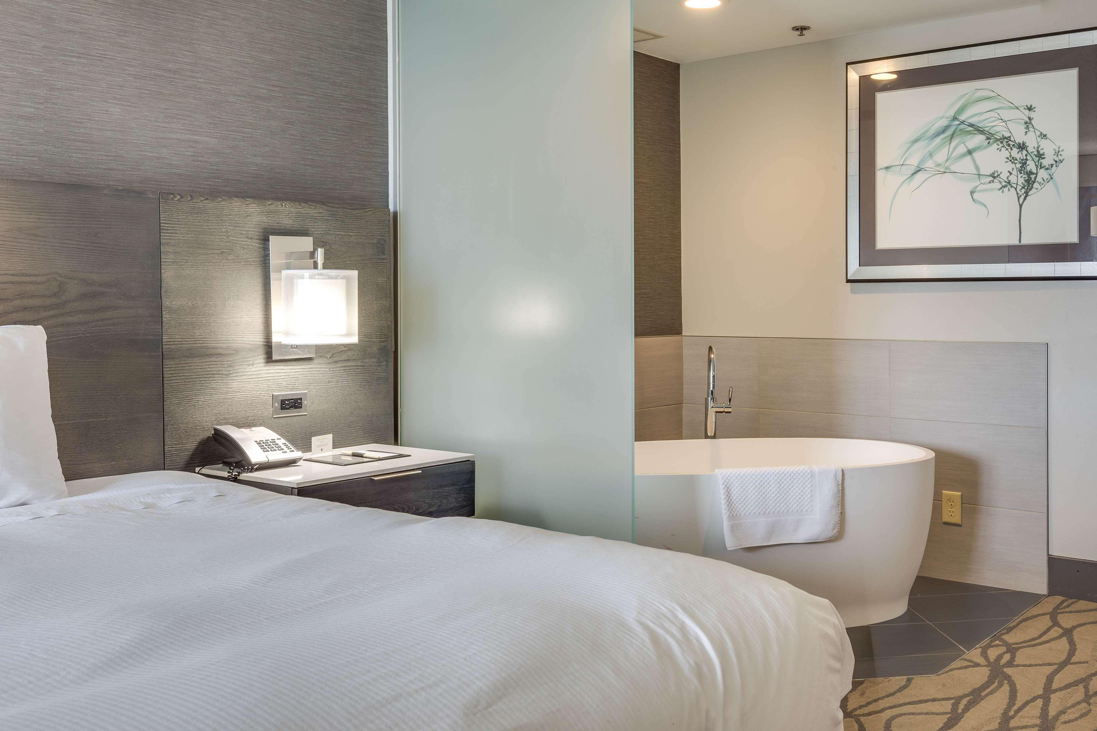 Doubletree By Hilton Racine Harbourwalk Hotell Exteriör bild