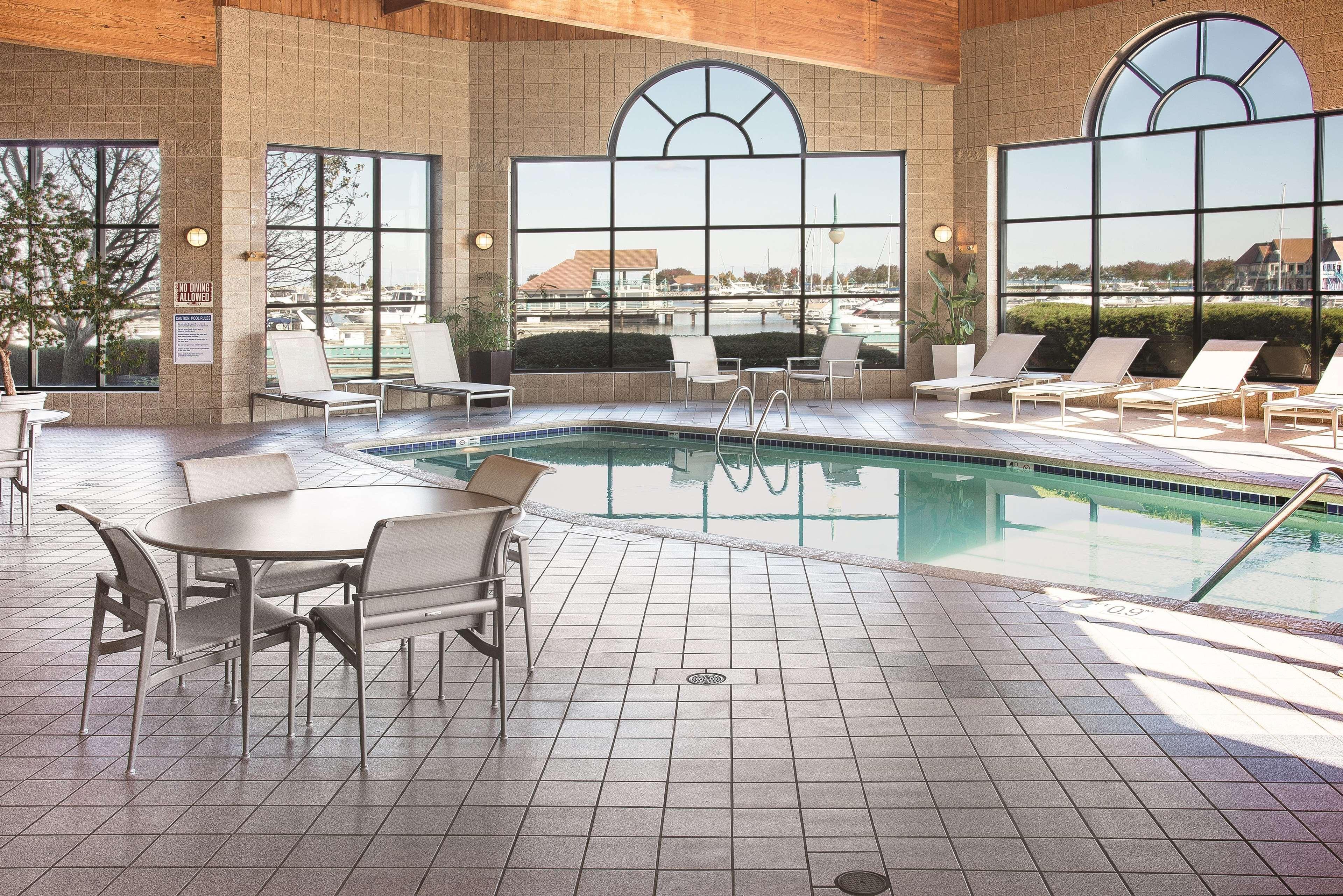 Doubletree By Hilton Racine Harbourwalk Hotell Exteriör bild