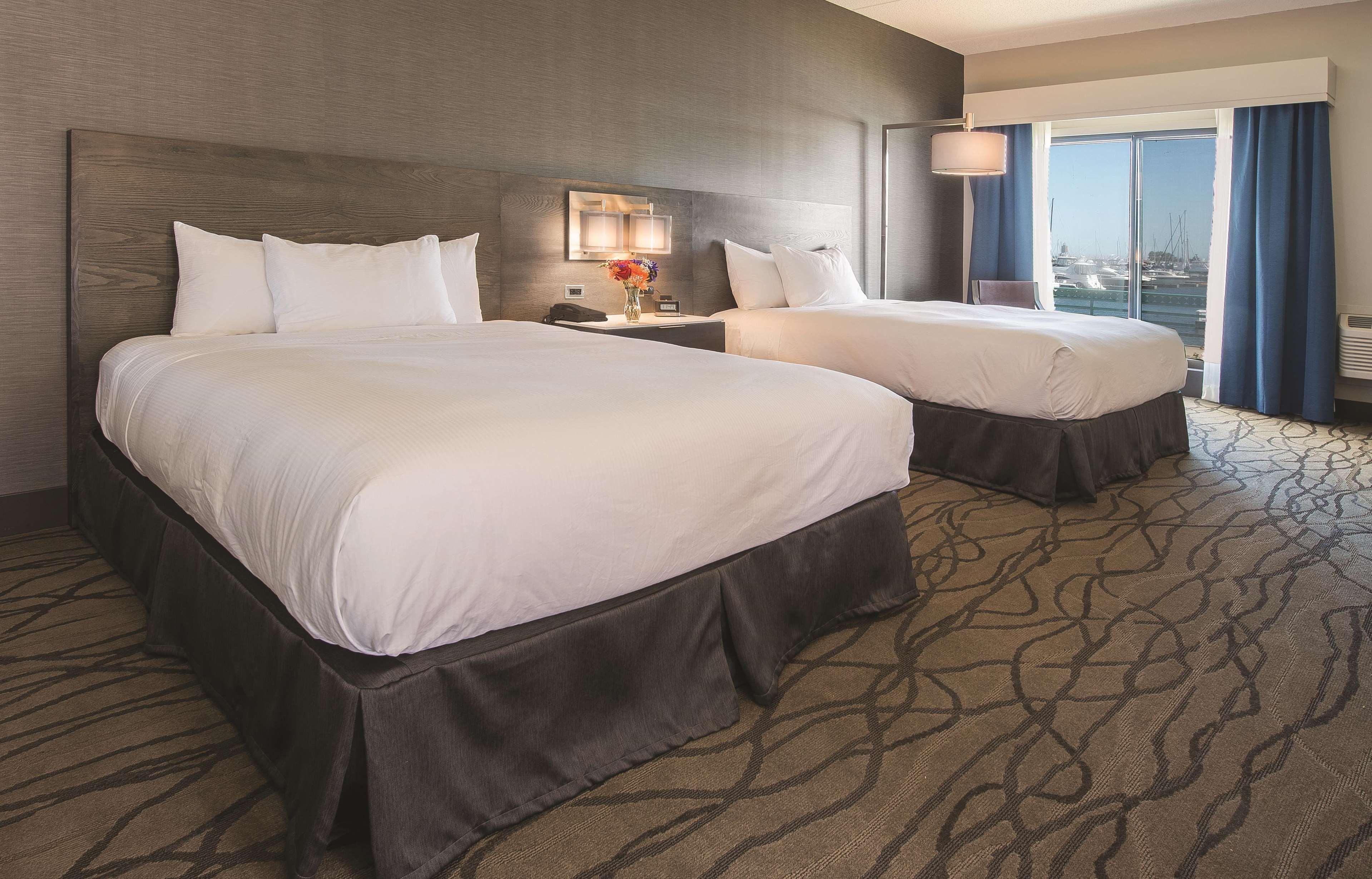 Doubletree By Hilton Racine Harbourwalk Hotell Exteriör bild