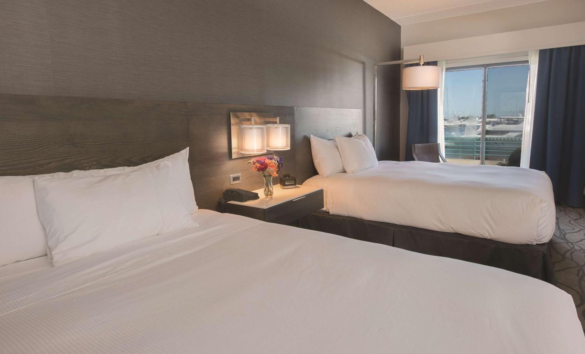Doubletree By Hilton Racine Harbourwalk Hotell Exteriör bild