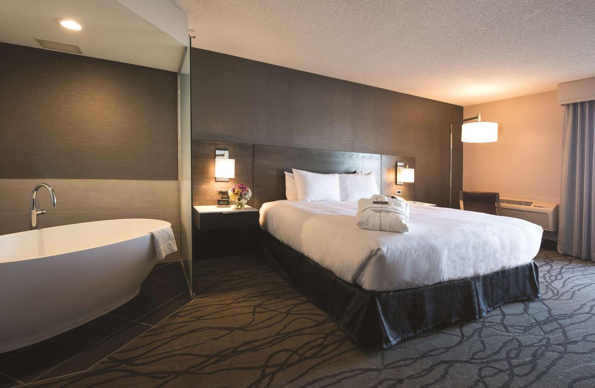 Doubletree By Hilton Racine Harbourwalk Hotell Exteriör bild