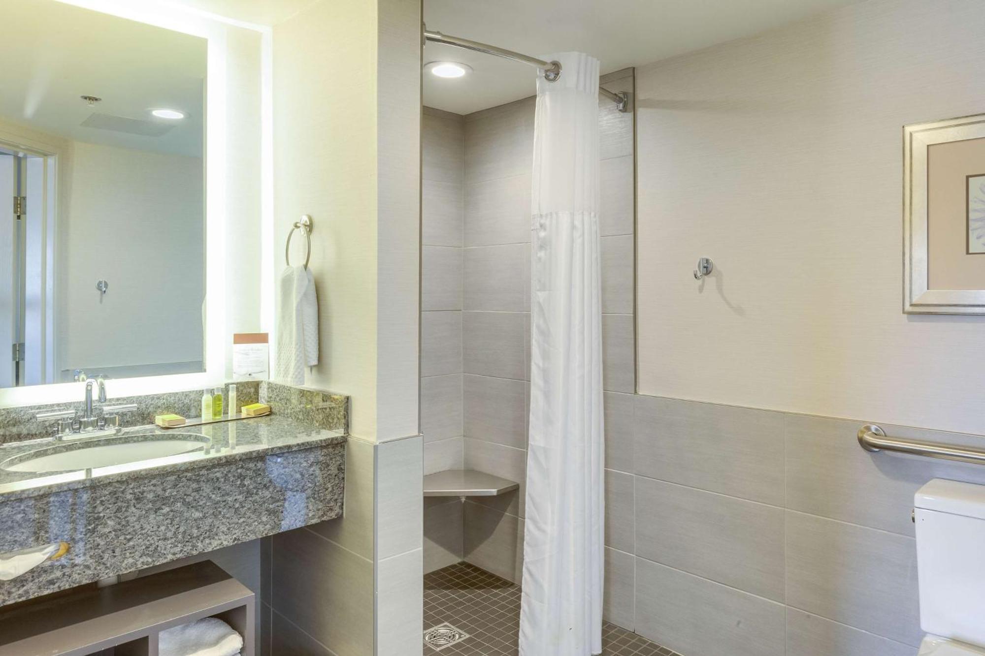 Doubletree By Hilton Racine Harbourwalk Hotell Exteriör bild