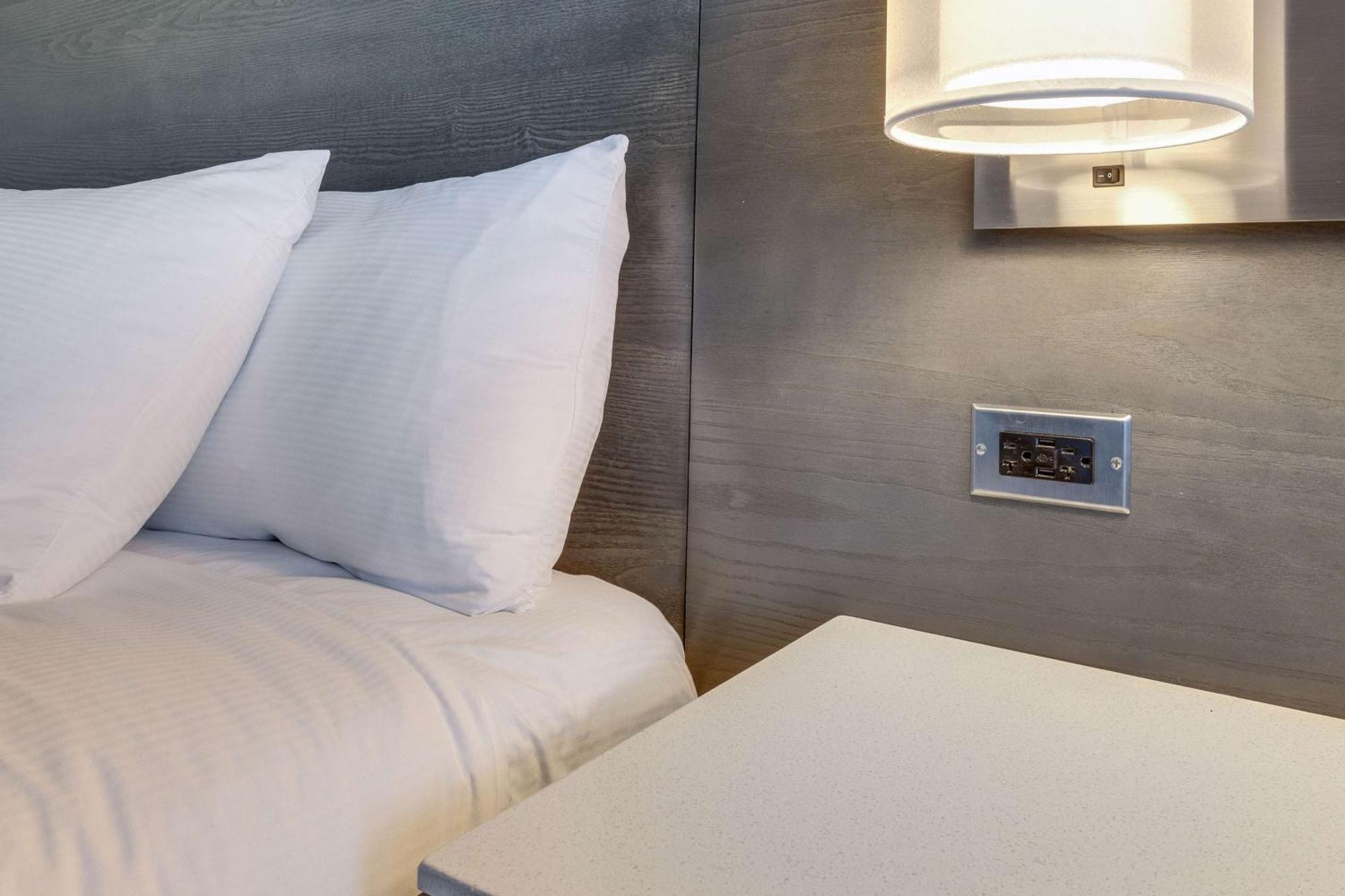 Doubletree By Hilton Racine Harbourwalk Hotell Exteriör bild