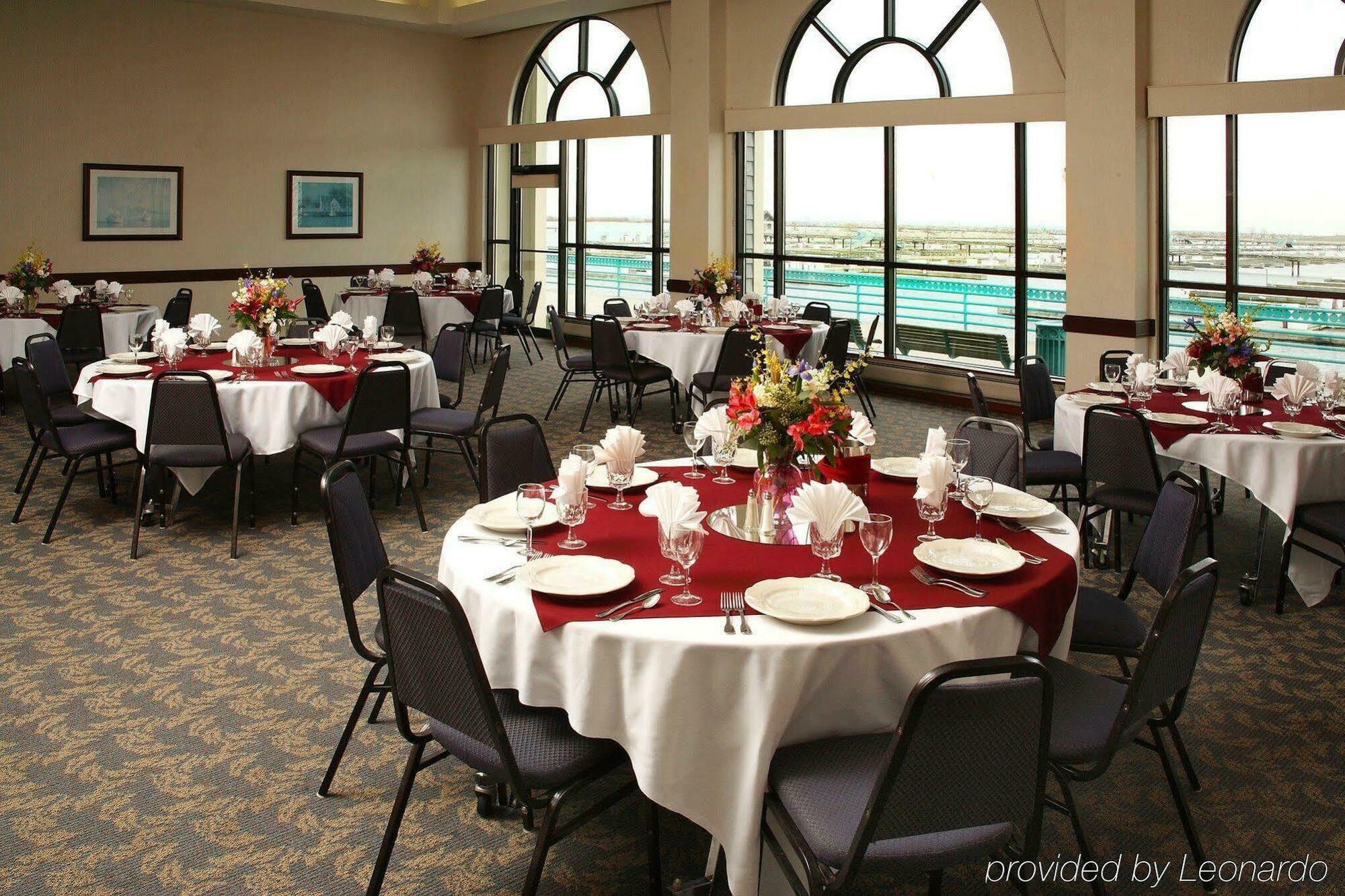 Doubletree By Hilton Racine Harbourwalk Hotell Restaurang bild